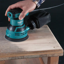 Load image into Gallery viewer, Makita MT Random Orbit Sander with Built-In Extraction System 240W