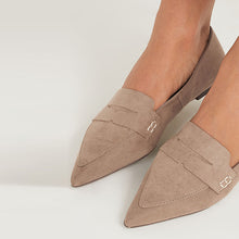 Load image into Gallery viewer, Camel Forever Comfort® Point Toe Loafers