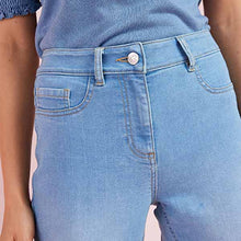 Load image into Gallery viewer, Mid Blue Pedal Pusher Cropped Jeans