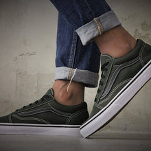 Load image into Gallery viewer, VANS OLD SKOOL KIDS SHOES - Allsport