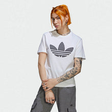 Load image into Gallery viewer, TEE WITH TREFOIL APPLICATION