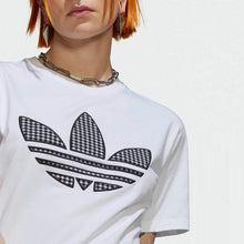 Load image into Gallery viewer, TEE WITH TREFOIL APPLICATION