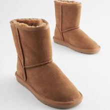 Load image into Gallery viewer, Tan Brown Warm Lined Water Repellent Suede Pull-On Boots (Older Girls)
