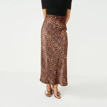 Load image into Gallery viewer, Black/Brown Leopard Animal Print Satin Midi Skirt
