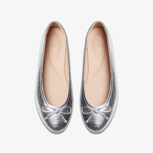 Fawna Lily Silver Leather