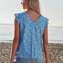 Load image into Gallery viewer, Blue Linen Blend Ruffle Sleeve Top
