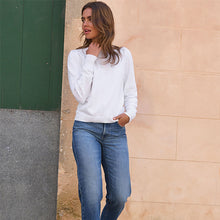 Load image into Gallery viewer, White Crew Neck Long Sleeve Jumper

