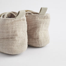 Load image into Gallery viewer, Neutral Muslin Wrap Baby Boots (0-2mths)
