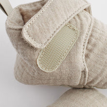 Load image into Gallery viewer, Neutral Muslin Wrap Baby Boots (0-2mths)
