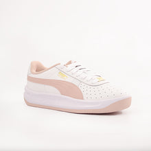 Load image into Gallery viewer, GV Special Sneakers
