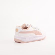 Load image into Gallery viewer, GV Special Sneakers
