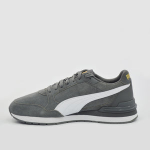 ST Runner v4 Suede