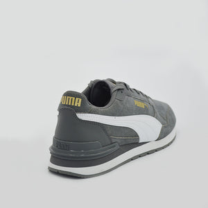 ST Runner v4 Suede