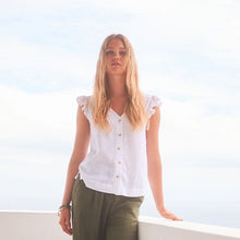 Load image into Gallery viewer, White Linen Blend Ruffle Sleeve Top
