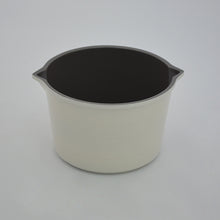 Load image into Gallery viewer, Round Ovenware Ivory 16cm
