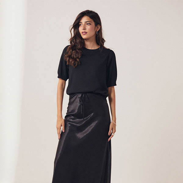 Black Crew Neck Short Sleeve Knitted Top