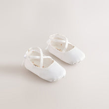 Load image into Gallery viewer, White Baby Bow Occassion Shoes
