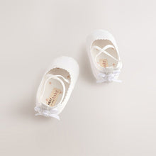 Load image into Gallery viewer, White Baby Bow Occassion Shoes
