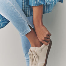 Load image into Gallery viewer, JERS CROP 25 BLEACH
