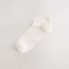 Load image into Gallery viewer, Ecru/Hearts Embroidered Motif Trainers Socks 4 Pack
