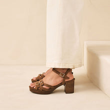 Load image into Gallery viewer, Tan Brown Round Toe Low Strap Buckle Detail Platform Sandals
