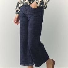 Load image into Gallery viewer, CROP WIDE RINSE
