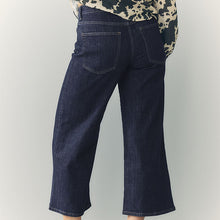 Load image into Gallery viewer, CROP WIDE RINSE
