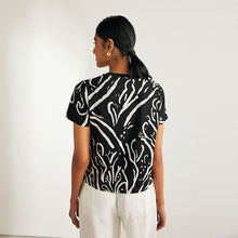 Load image into Gallery viewer, Black/White Abstract Print 100% Cotton Short Sleeve Crew Neck T-Shirt
