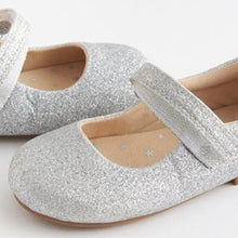 Load image into Gallery viewer, Silver Glitter Mary Jane Shoes (Younger Girls)
