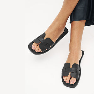 Black Regular Fit Forever Comfort® Leather Mule Flat Sandals
