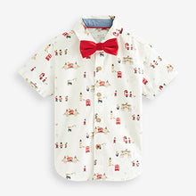 Load image into Gallery viewer, White London Print Short Sleeve Shirt &amp; Bow Tie Set (3mths-6yrs)
