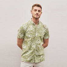 Load image into Gallery viewer, Green Hawaiian Printed Short Sleeve Shirt
