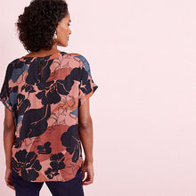 Load image into Gallery viewer, Pink Floral Short Sleeve Curved Hem Pocket Top
