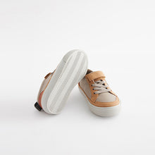 Load image into Gallery viewer, Neutral Standard Fit (F) Touch Fastening Chevron Trainers
