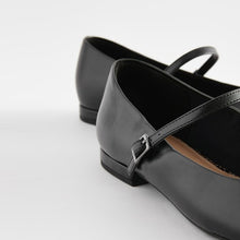 Load image into Gallery viewer, Black Forever Comfort® Mary Jane Shoes
