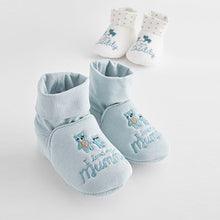 Load image into Gallery viewer, Blue Mummy And Daddy Baby Booties Socks 2 Pack (0-24mths)
