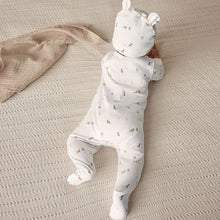 Load image into Gallery viewer, White Born in 2025 Baby Sleepsuit &amp; Hat Set (0-9mths)
