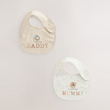 Load image into Gallery viewer, Neutral Character I Love My Mummy/Daddy Baby Bibs 2 Pack
