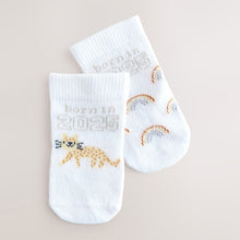 Load image into Gallery viewer, White Born In 2025 Baby Socks 2 Pack (0-12mths)
