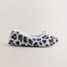 Load image into Gallery viewer, Grey Animal Print Ballerina Flat Slippers

