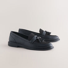 Load image into Gallery viewer, Black Forever Comfort® Tassel Round Toe Loafers
