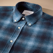 Load image into Gallery viewer, Blue Signature Long Sleeve Check Shirt
