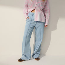 Load image into Gallery viewer, Bleach Seam Front Straight Leg Jeans
