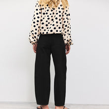Load image into Gallery viewer, Black Horseshoe Barrel Jeans
