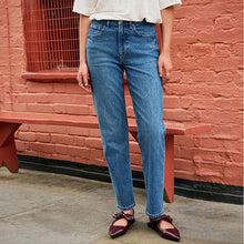 Load image into Gallery viewer, Mid Blue Column Mom Jeans
