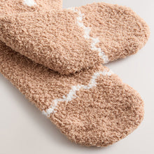 Load image into Gallery viewer, Gingerbread Man 1 Pack Cosy Ankle Socks in a Gift Box
