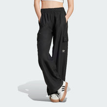 Load image into Gallery viewer, Essentials Woven Cargo Pants

