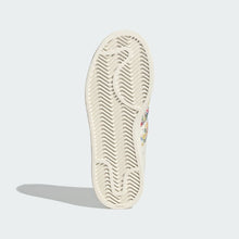 Load image into Gallery viewer, Superstar II x Liberty London Kids Sneakers
