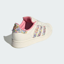 Load image into Gallery viewer, Superstar II x Liberty London Kids Sneakers
