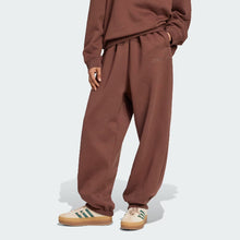 Load image into Gallery viewer, Essentials Linear Jogger Pant Oversized
